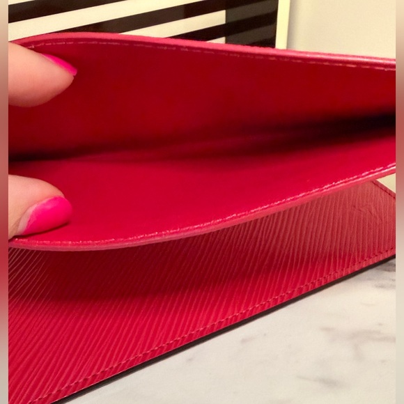 Louis Vuitton Limited Edition Felicie Pochette in Hot Pink Epi leather - Picture 10 of 17